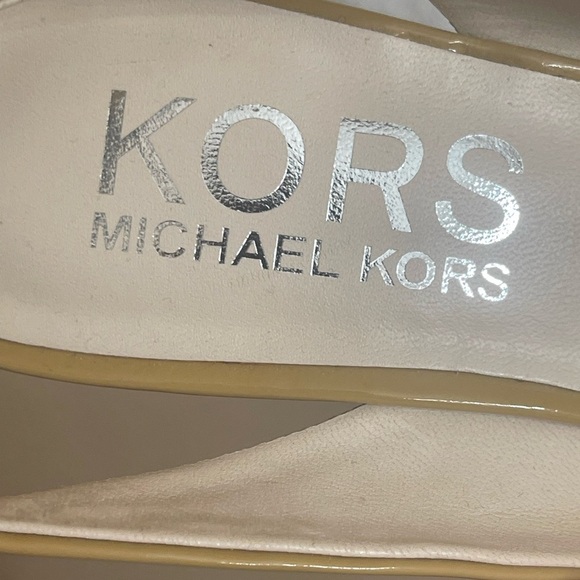 MICHAEL KORS Tan Patent
Leather 4" High Wedge Open Toe
Slingback Shoes size 7.5M - Picture 13 of 13
